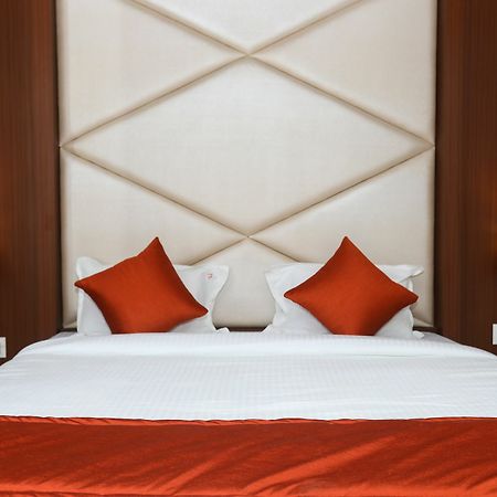 Hotel Spring Inn Мумбай Екстериор снимка