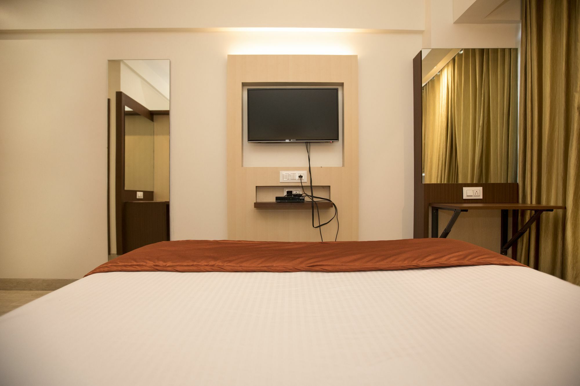 Hotel Spring Inn Мумбай Екстериор снимка