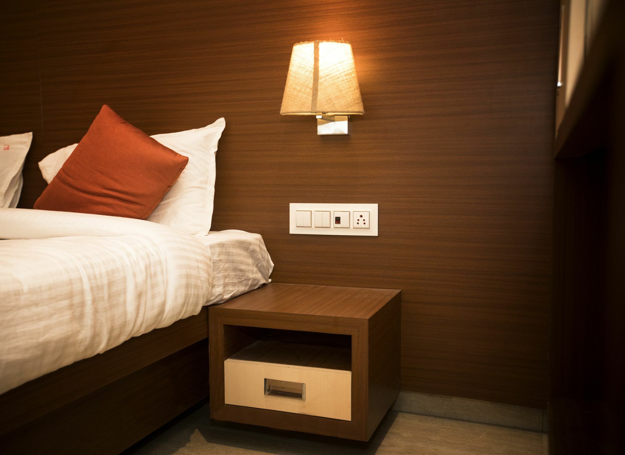 Hotel Spring Inn Мумбай Екстериор снимка